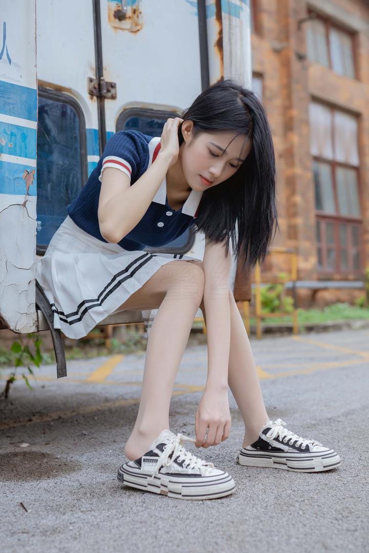 [尤蜜丝]穿搭写真 NO.048[51P／431MB]预览图