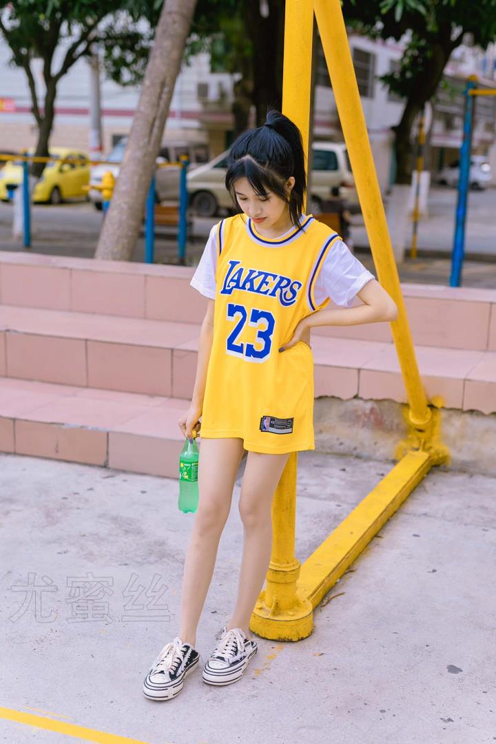 [尤蜜丝]穿搭写真 NO.053[39P／258MB]预览图