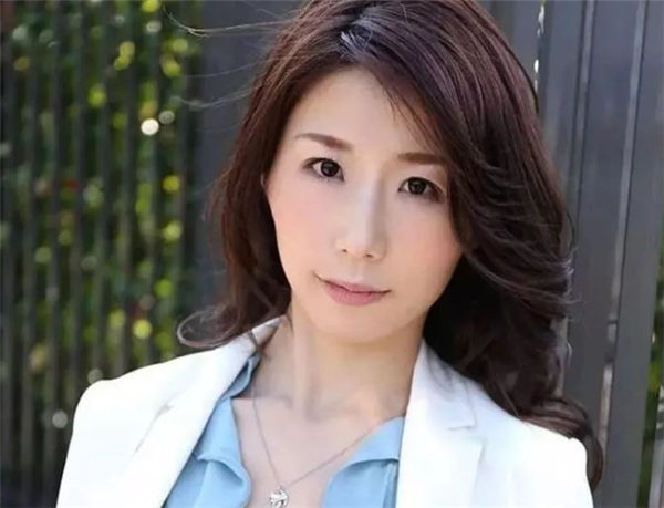 筱田步美(筱田あゆみ)是谁 筱田步美亚个人资料预览图