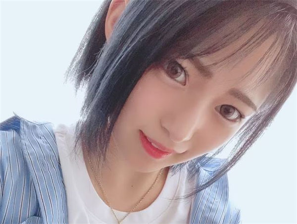 渚光希(渚みつき)是谁 有小虎牙还是蛮可爱的预览图