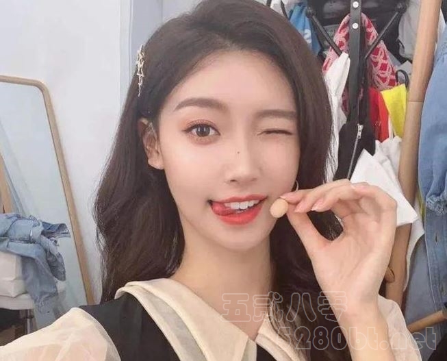 金佳悦是谁 金佳悦裙子被掀一半是怎么回事预览图