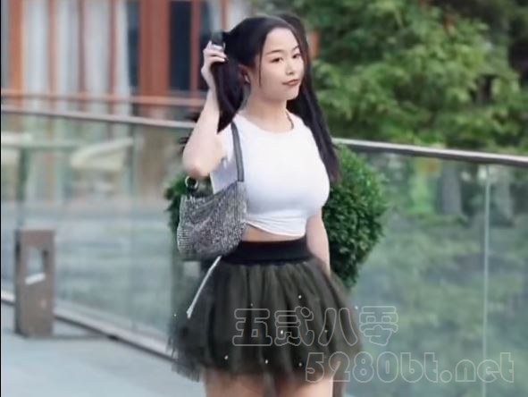 吃糖吐泡泡是谁 吃糖吐泡泡个人资料预览图