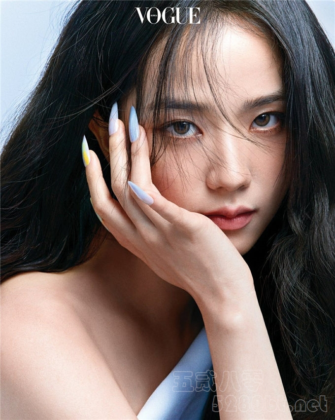 BLACKPINK拍摄VOGUE杂志封面的美图预览图