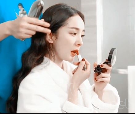 杨幂不雅照是真是假？对照视频应该是假的推荐预览图