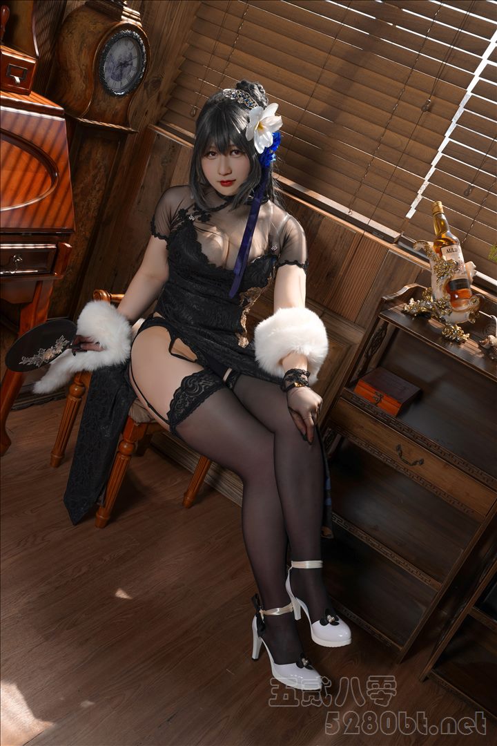 性感火辣自拍@Zyra秋 路易九世旗袍[25P-374.1M]推荐预览图