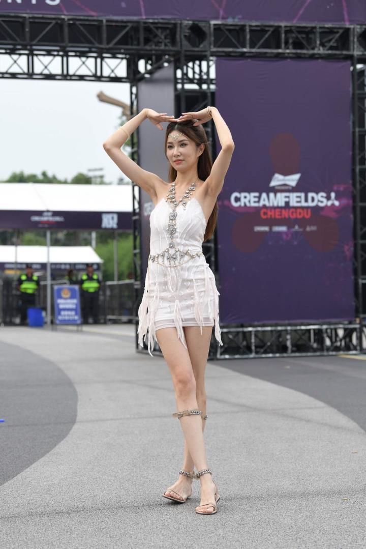 精选街拍Ⅱ作品 VOL.4792 精致白色裙装[94P／316MB]推荐预览图