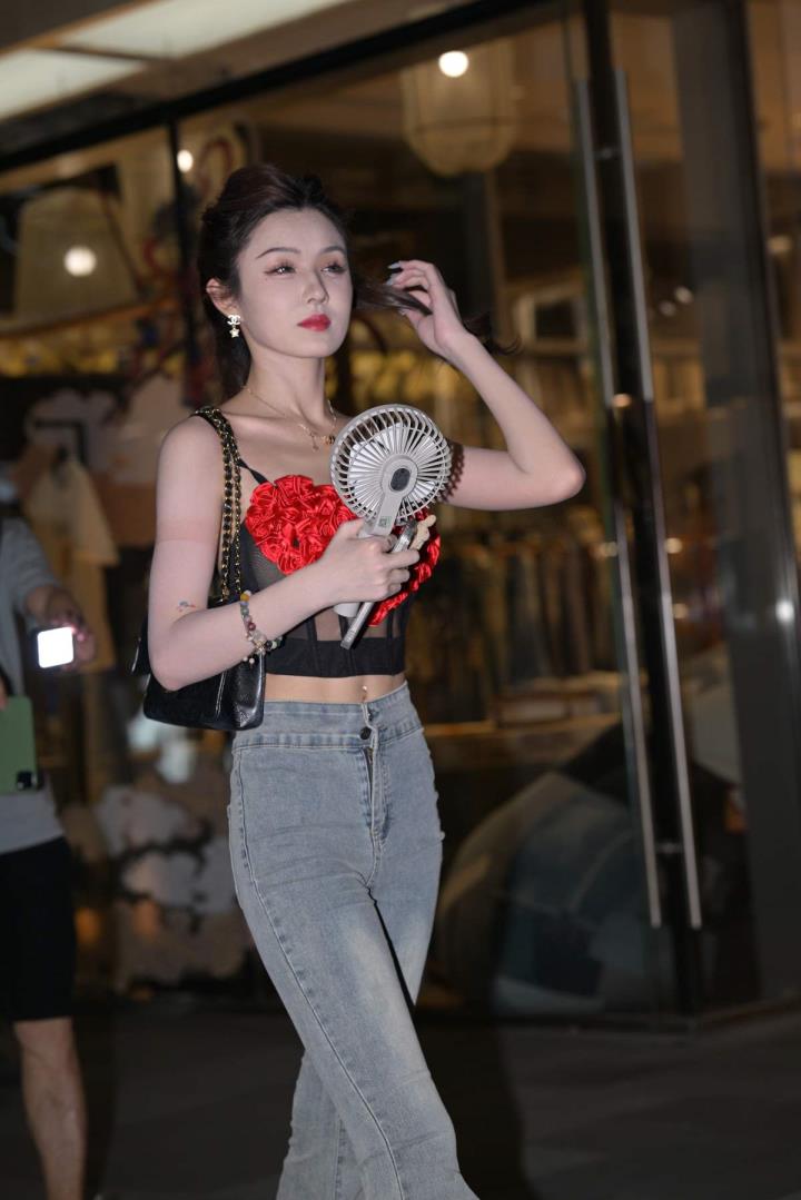 精选街拍Ⅱ作品 VOL.4996 温婉喇叭牛仔裤[151P／418MB]推荐预览图