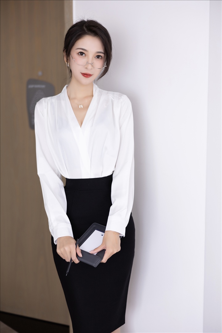 高挑出众美人@林乐一 内购纯净版 魅力成熟型[102P-238.1M]推荐预览图