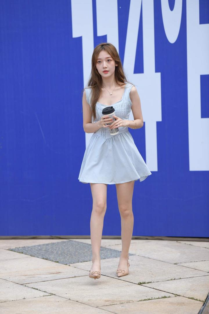 精选街拍Ⅱ作品 VOL.5194 蓝色裙装女子[49P／75MB]推荐预览图