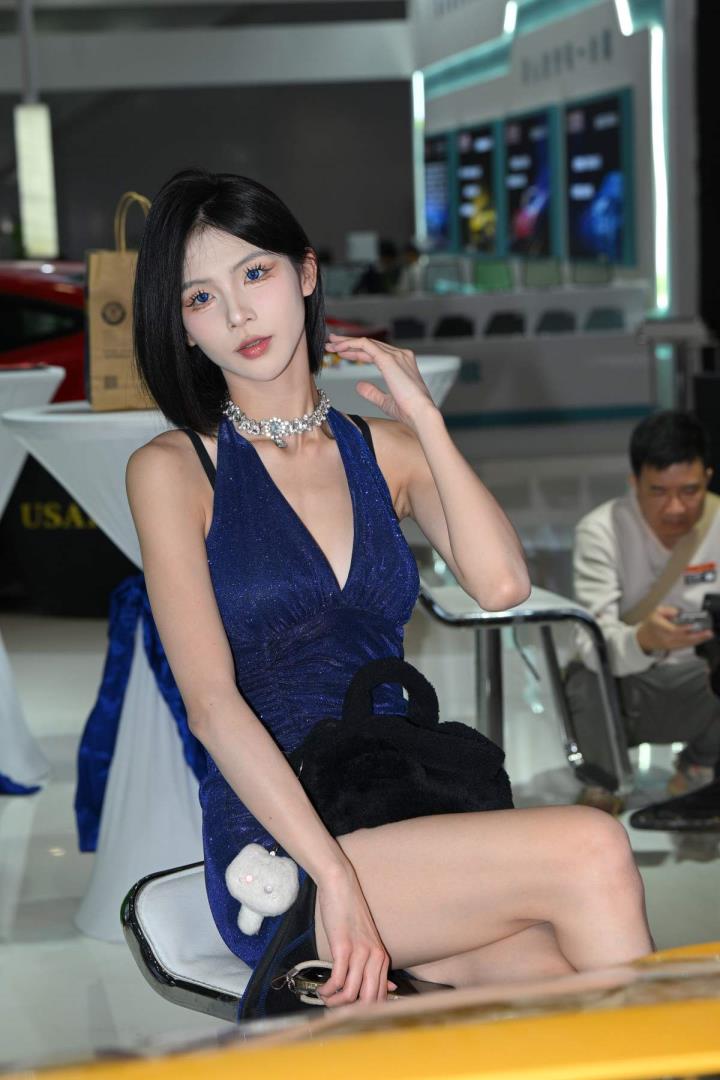 精选街拍Ⅱ作品 VOL.5197 蓝色妩媚长裙[76P／138MB]推荐预览图