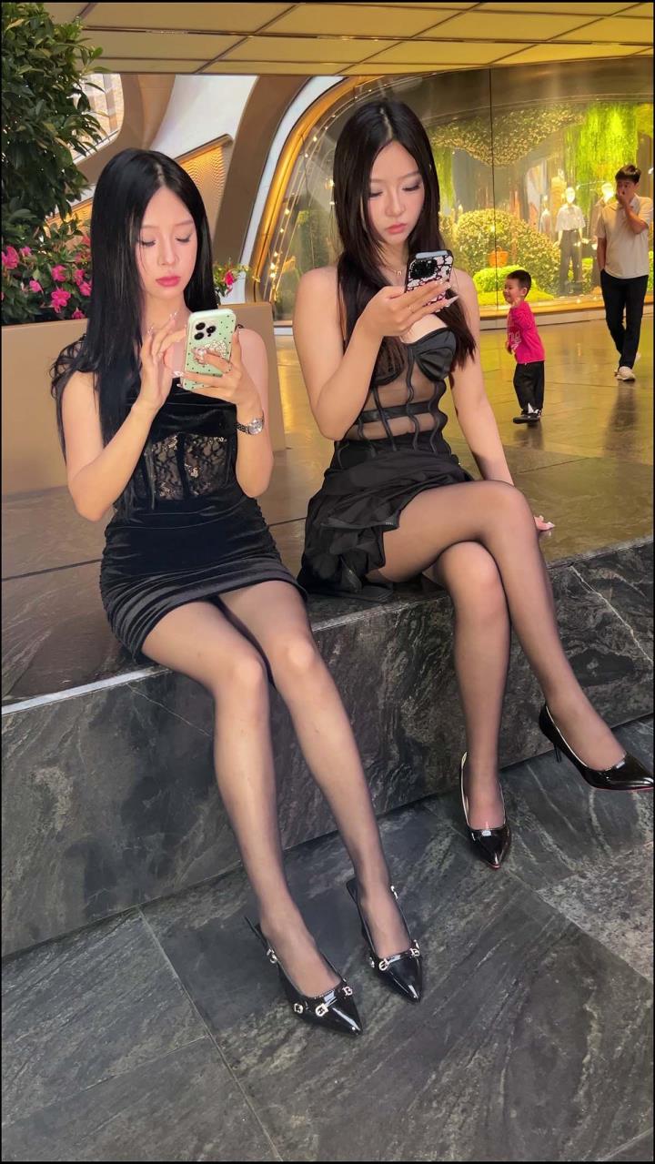 橙子摄影 - 双生深色袜调（下）[1V／5.86GB]推荐预览图